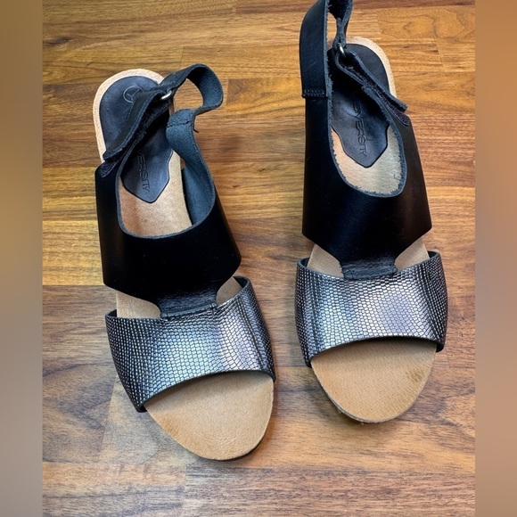 Unity in Diversity Wooden Heel Sandal Leather 40 - Picture 2 of 9